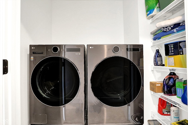 laundry room with washing machine and dryer