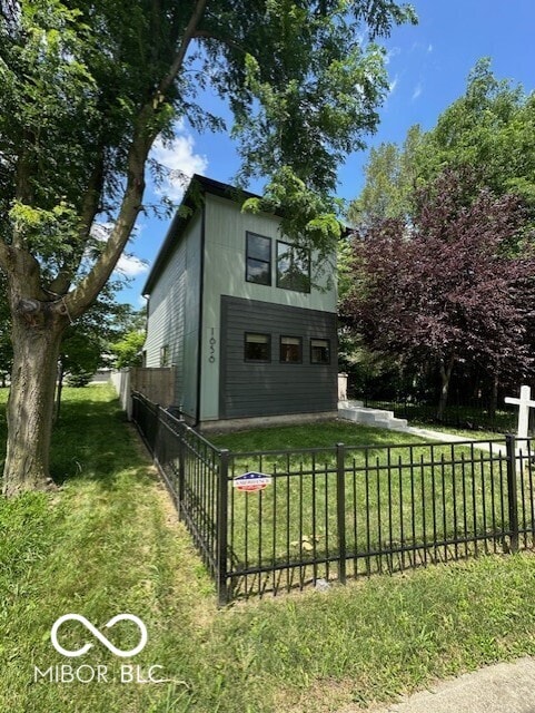 1656 Roosevelt Ave, Indianapolis, IN 46218 - view of front of home