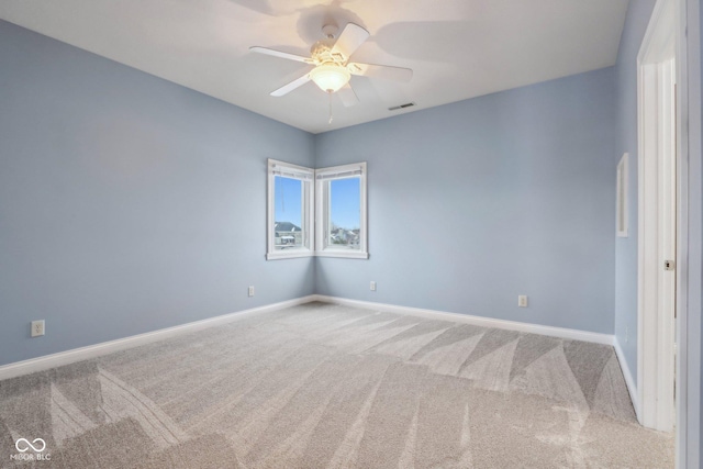 carpeted empty room featuring ceiling fan