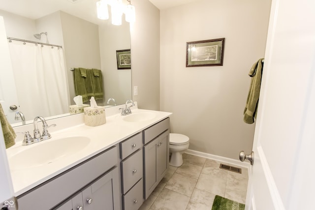 bathroom featuring a shower with curtain, vanity, and toilet