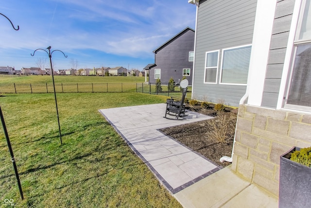 view of yard featuring a patio area