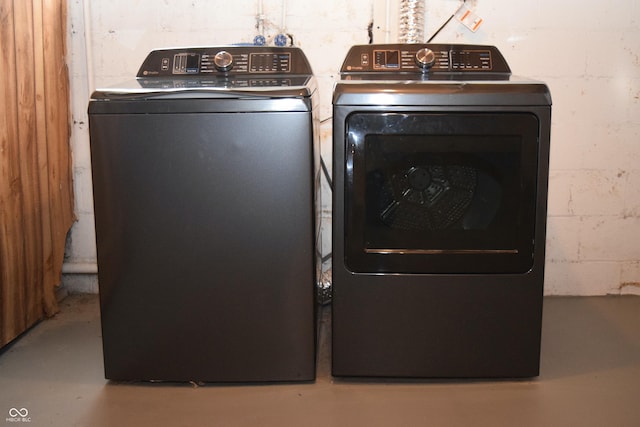 laundry area with washing machine and clothes dryer