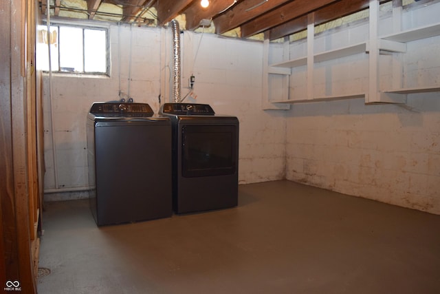 laundry room featuring washer and clothes dryer