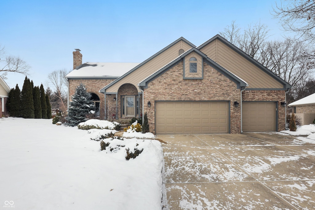 view of front facade featuring a garage