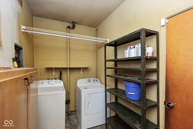 laundry room with washing machine and dryer