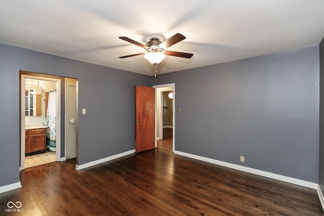 spare room with dark wood-type flooring and ceiling fan