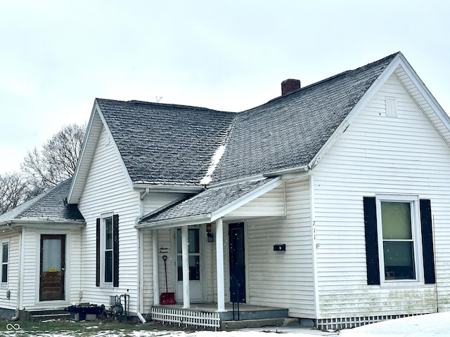 view of front of property featuring covered porch