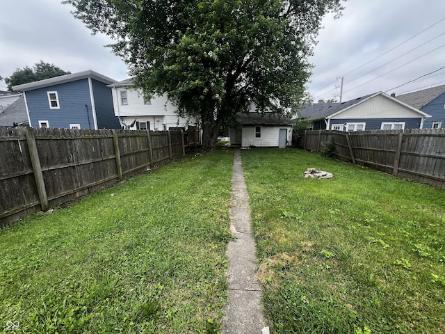 1125 Laurel St, Indianapolis, IN 46203 - view of yard featuring an outdoor structure