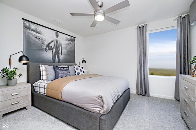 bedroom with ceiling fan