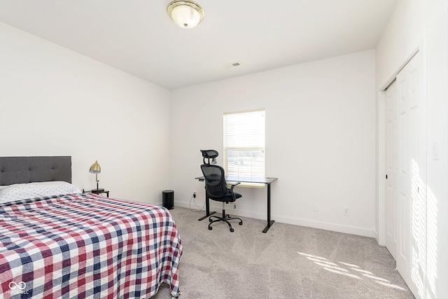 bedroom with visible vents, baseboards, carpet, and a closet