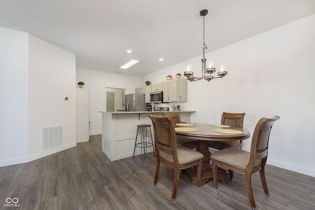 dining space featuring dark wood-style floors, visible vents, a notable chandelier, and baseboards