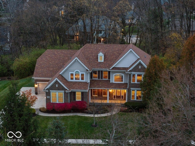 view of front of home featuring a front yard and a garage