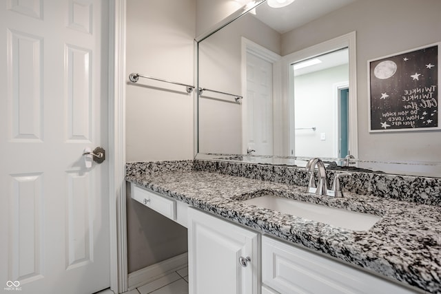 8526 Oakmont Ln, Indianapolis, IN 46260 - bathroom featuring vanity