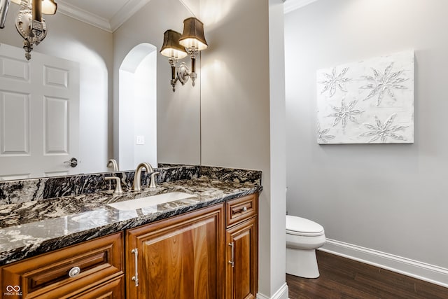 8526 Oakmont Ln, Indianapolis, IN 46260 - bathroom with vanity, crown molding, toilet, and hardwood / wood-style flooring