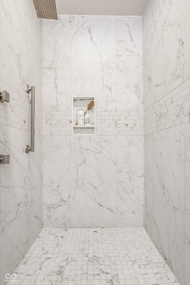 bathroom featuring tiled shower