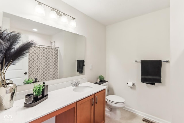 bathroom with curtained shower, vanity, and toilet