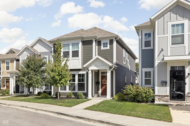 view of front of property with a front yard