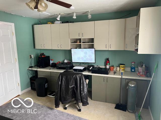 kitchen featuring ceiling fan and gray cabinets