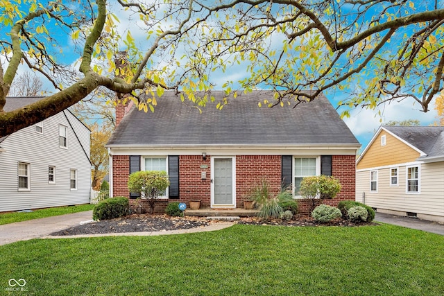 cape cod-style house with a front lawn