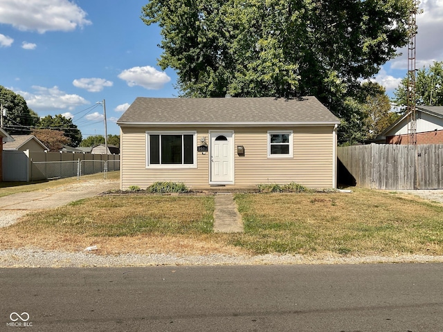 view of front of house with a front yard