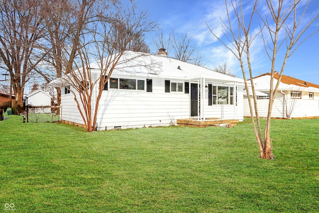 ranch-style home featuring a front lawn