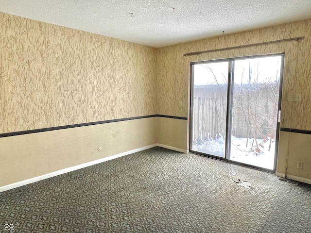 spare room featuring a textured ceiling