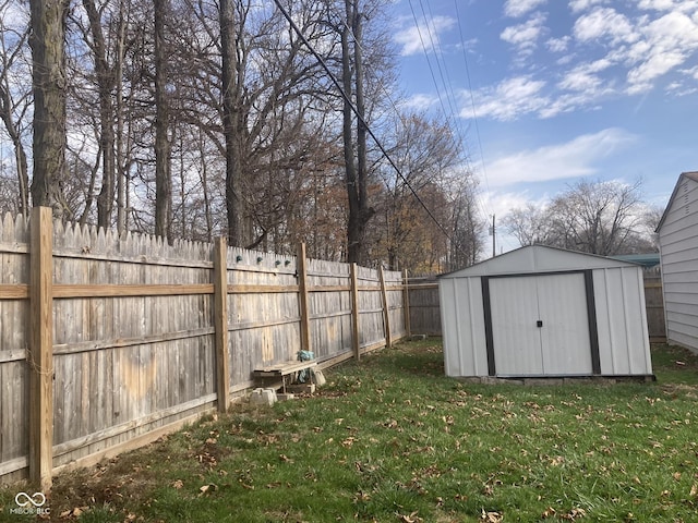 view of yard featuring a storage unit