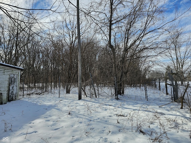 view of yard layered in snow