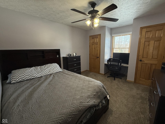 bedroom featuring ceiling fan, carpet, and a textured ceiling