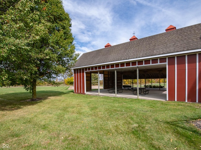 view of yard featuring a patio