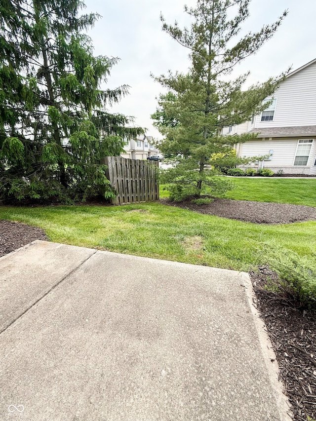 7042 Tyler Ln, Indianapolis, IN 46217 - view of yard
