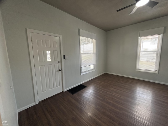 foyer entrance featuring dark wood-type flooring, ceiling fan, and plenty of natural light