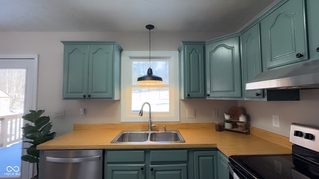 kitchen with stainless steel appliances, decorative light fixtures, sink, and a textured ceiling