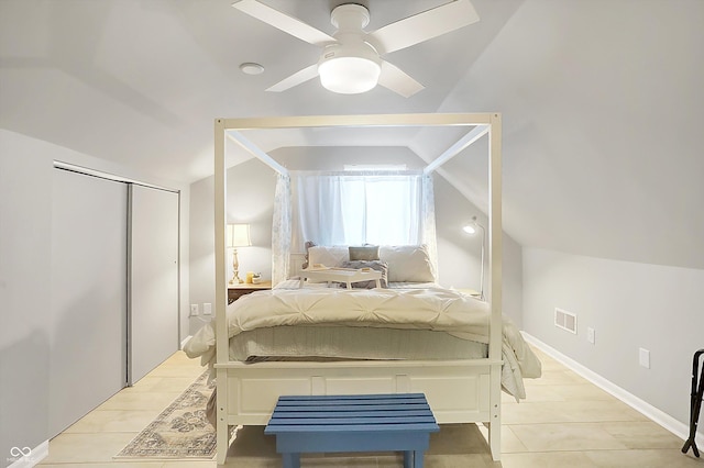 bedroom featuring ceiling fan, vaulted ceiling, and a closet