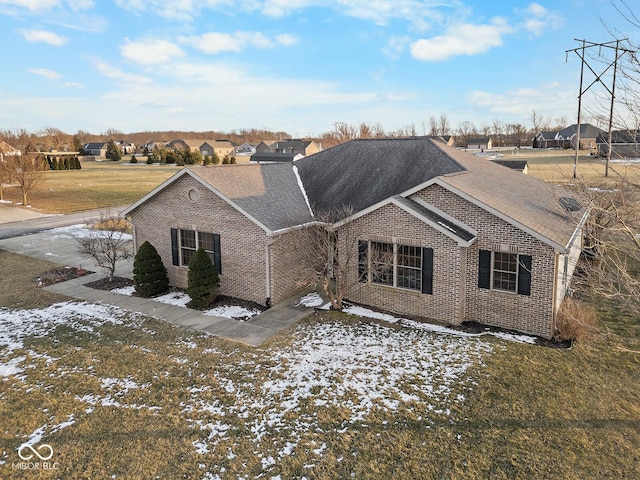 ranch-style house featuring a front yard