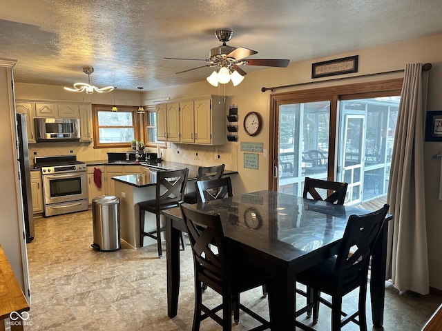 dining space featuring ceiling fan and a textured ceiling