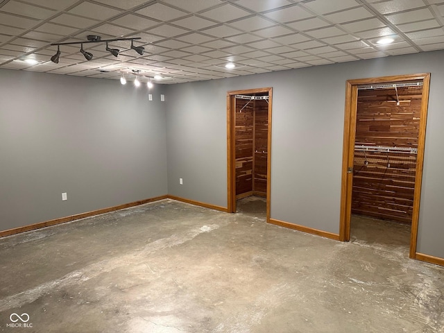 empty room featuring concrete flooring