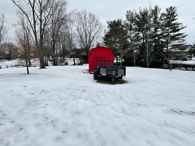 view of yard layered in snow