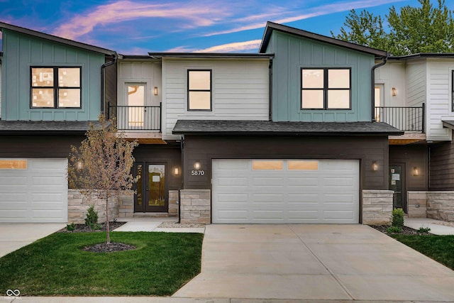 view of front of property featuring a garage