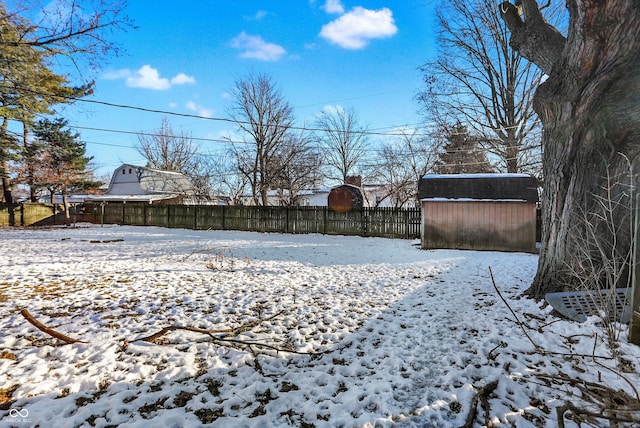 2934 S Irwin St, Indianapolis, IN 46203 - view of yard layered in snow