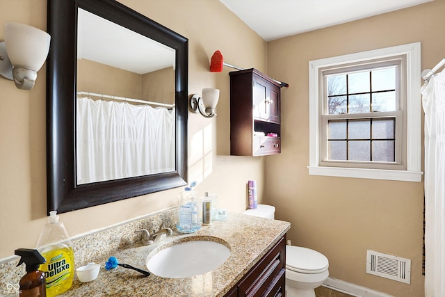 2934 S Irwin St, Indianapolis, IN 46203 - full bath featuring vanity, toilet, a shower with shower curtain, and baseboards