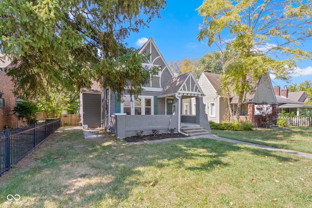 view of front of house featuring a front lawn