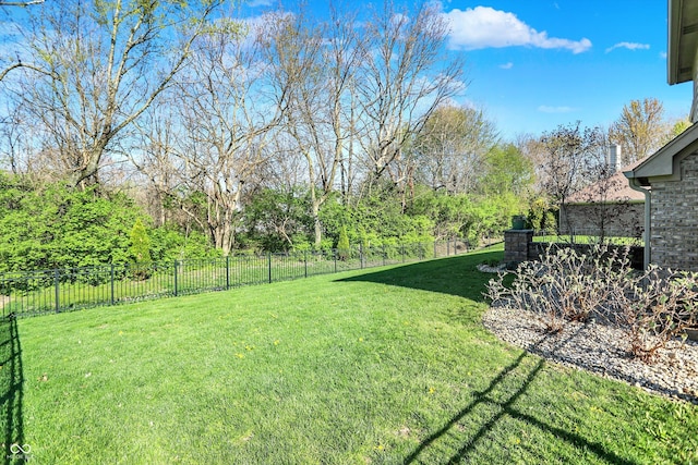 386 White Oak Ln, Greenwood, IN 46142 - view of yard featuring fence
