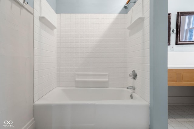 1023 Franklin St, Columbus, IN 47201 - bathroom with tiled shower / bath combo