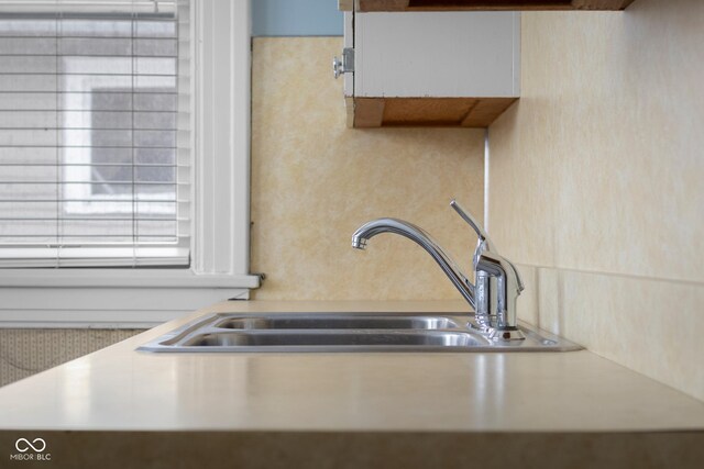 1023 Franklin St, Columbus, IN 47201 - room details featuring sink
