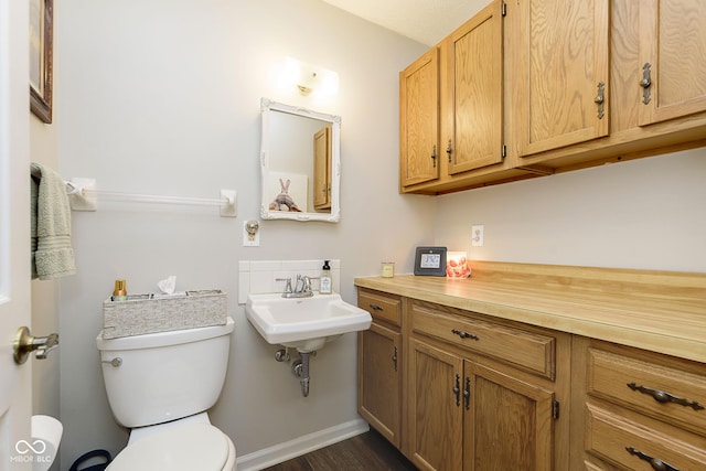 bathroom featuring sink and toilet