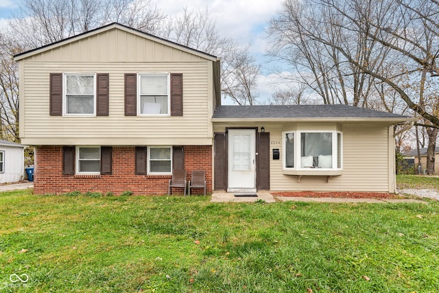 split level home featuring a front lawn