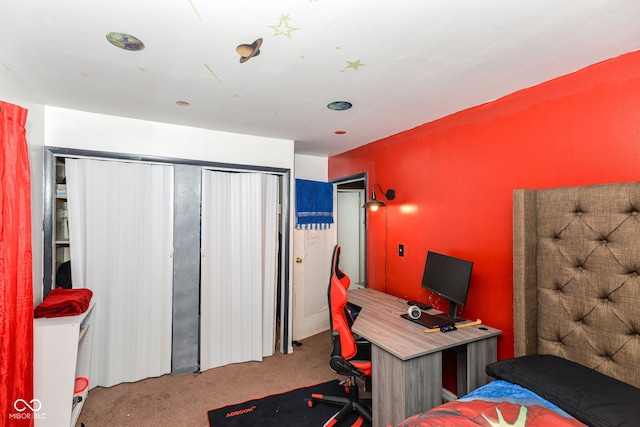 bedroom featuring carpet floors