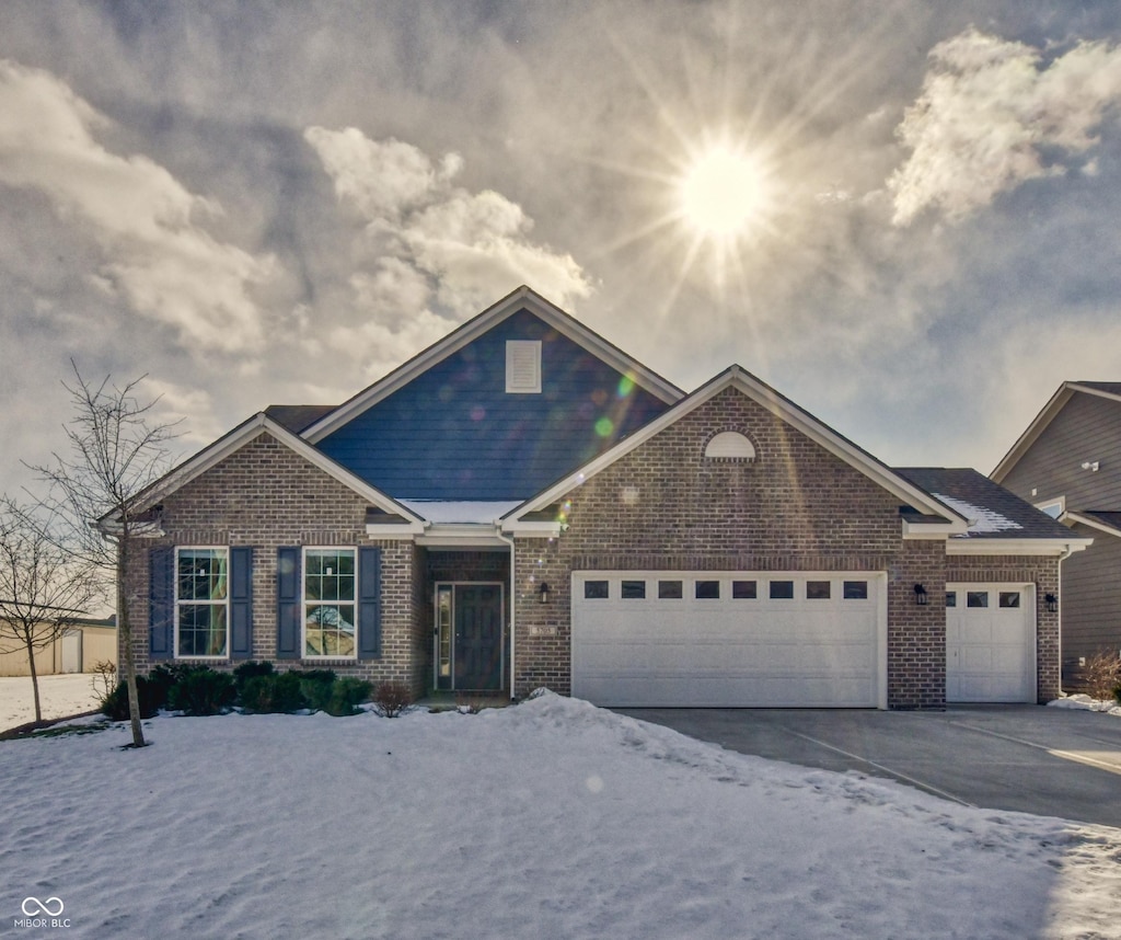 view of front facade featuring a garage