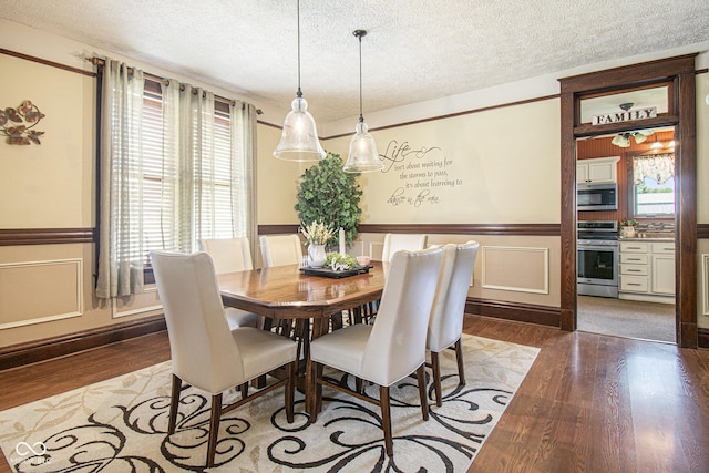 dining space featuring light hardwood / wood-style flooring and a textured ceiling